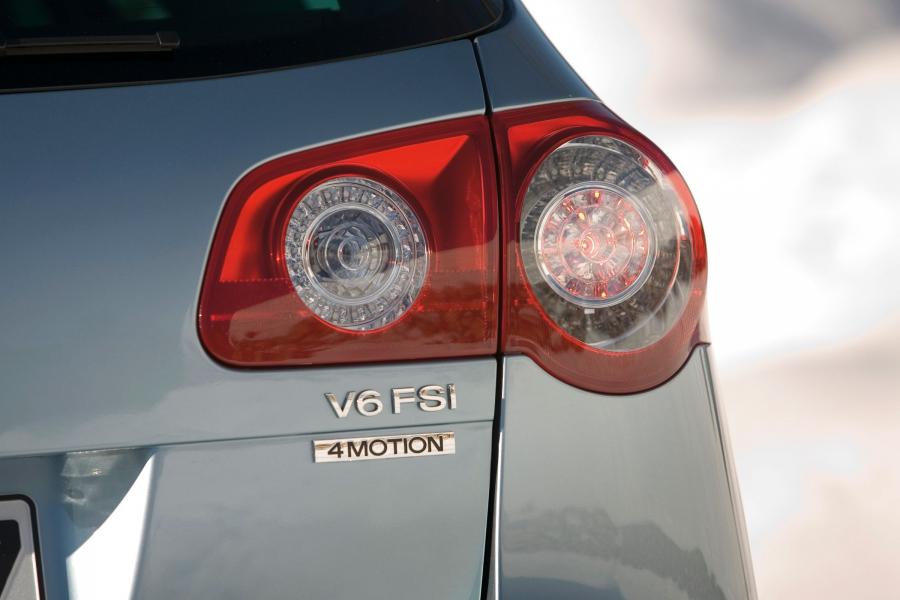  Volkswagen Passat Variant 2005 года  (фото 37 из 121)